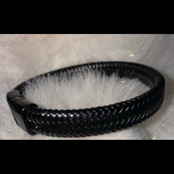 Bracelets - Picture 1 of 4